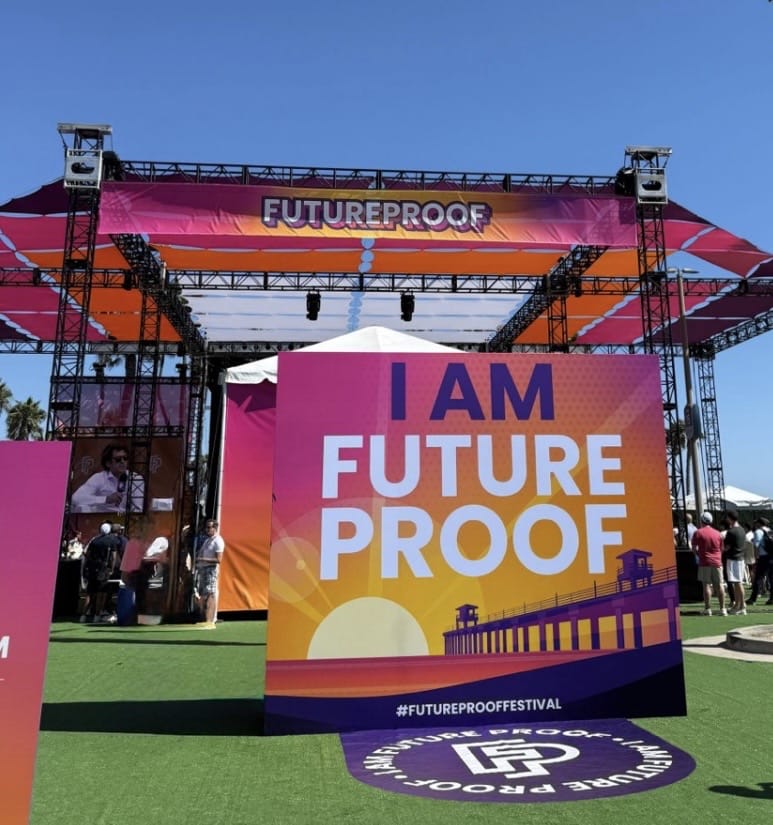 Our lawyers, Cátia Pereira Baptista and Lauro Cockell Drummond, represented Caiado Immigration at the Future Proof Festival in Huntington Beach, California.